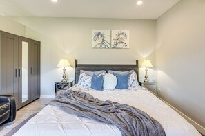 Apartment (0 Bedroom) | Interior - Modern Studio Suite in Sandy Point on Lummi Bay! (Ferndale)