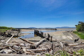 Apartment (0 Bedroom) | Interior - Modern Studio Suite in Sandy Point on Lummi Bay! (Ferndale)