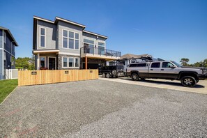 Apartment (0 Bedroom) | Interior - Modern Studio Suite in Sandy Point on Lummi Bay! (Ferndale)