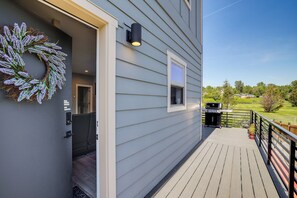 Apartment (0 Bedroom) | Interior - Modern Studio Suite in Sandy Point on Lummi Bay! (Ferndale)