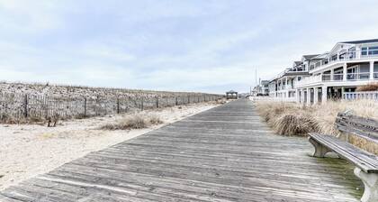 Beachfront Lavallette Home - 2 Mi to Casino Pier!
