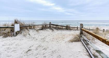 Beachfront Lavallette Home - 2 Mi to Casino Pier!