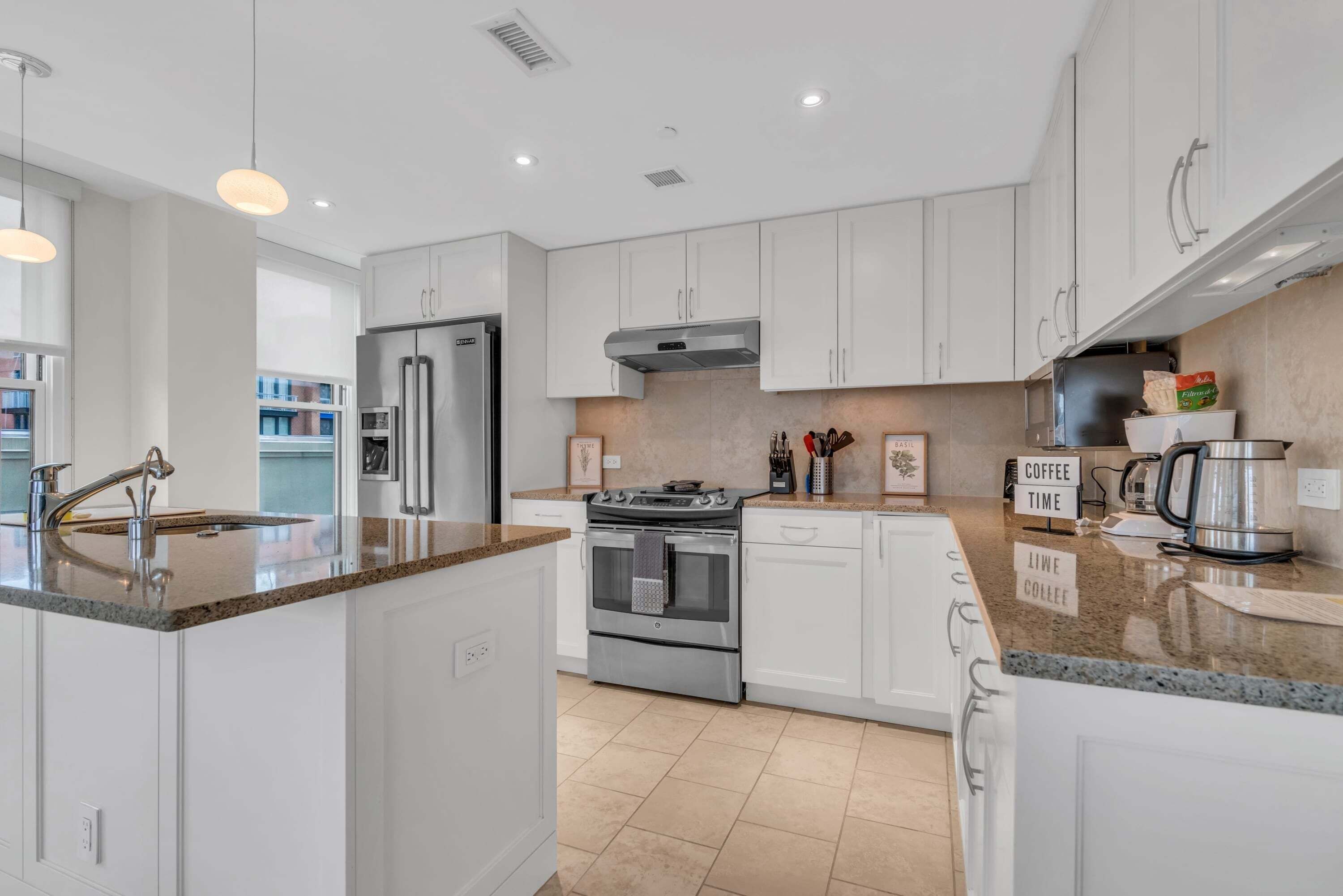 Apartment, 2 Bedrooms | Private kitchen | Fridge, oven, coffee/tea maker, toaster