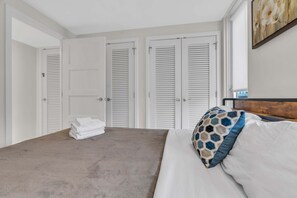 2 bedrooms, laptop workspace, iron/ironing board, free WiFi - Centrally Located Furnished Apt In Penn Quarter 2 Bedroom Apts by RedAwning (Washington)