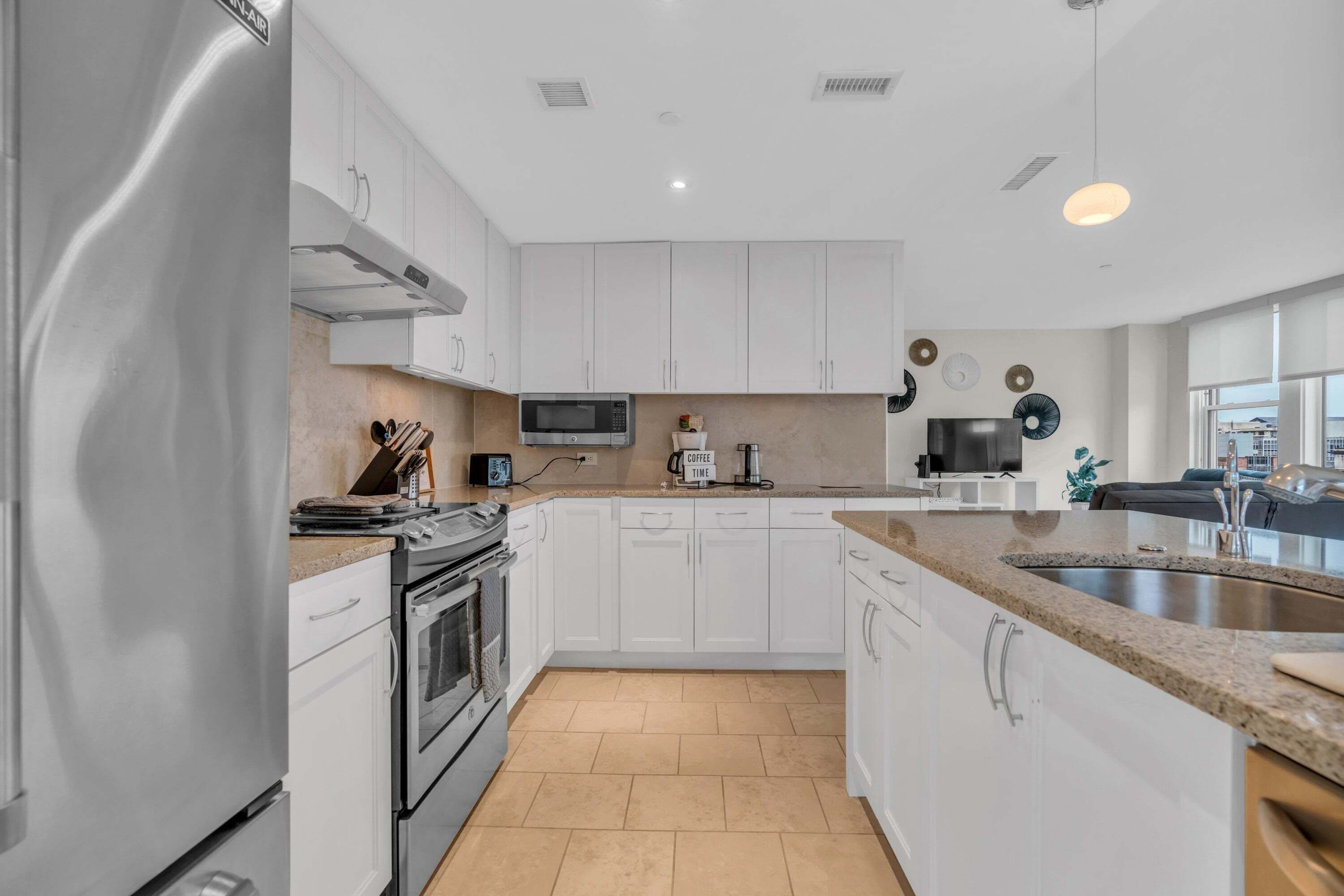 Apartment, 2 Bedrooms | Private kitchen | Fridge, oven, coffee/tea maker, toaster