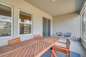 House (5 Bedrooms) | Interior
