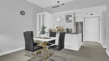 Apartment, 1 Bedroom | Dining