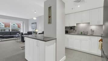 Apartment, 1 Bedroom | Dapur peribadi | Peti sejuk, ketuhar, pembancuh kopi/teh, pembakar roti