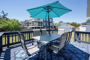 Outdoor dining - Dog friendly home close to Lewes Beach! 402 Cedar (Lewes)
