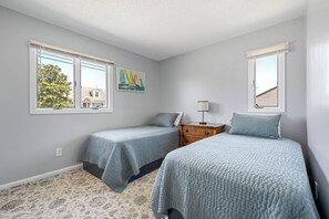 2 bedrooms, free WiFi - Dog friendly home close to Lewes Beach! 402 Cedar (Lewes)