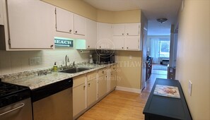 Refrigerador, microondas y lavavajillas 