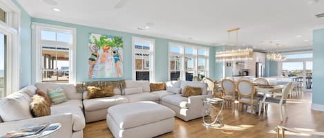 Smart-tv, eldstad, bordsfotboll och en stereo