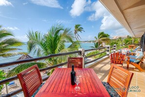 Outdoor dining - An Akumal Classic! Beachfront condo with AC and WiFi! (Akumal)