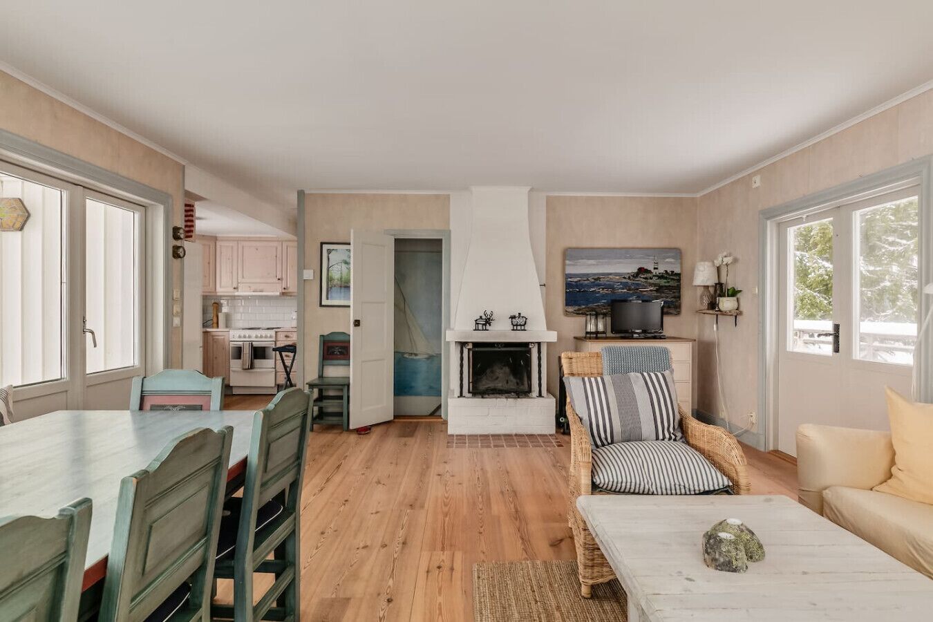 A spacious living area with a fireplace, a dining table, and a sofa. - Seaside Bliss for Families: Home Away from Home (Stockholms län)