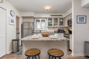 Fridge, oven, stovetop, dishwasher - OCEANFRONT! STEPS TO THE SAND, EATERIES, NIGHTLIFE-7 Ocean Pt, Dewey Beach (Dewey Beach)