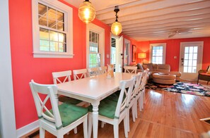 Dining - 8 Rhode Island - BAY BLOCK HOME, STEPS FROM LEWES BEACH (Lewes)