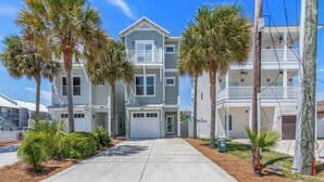 Exterior - Lazy Beach, Spacious + Shared Pool & 5-Min Walk to the Sand! (Panama City Beach)