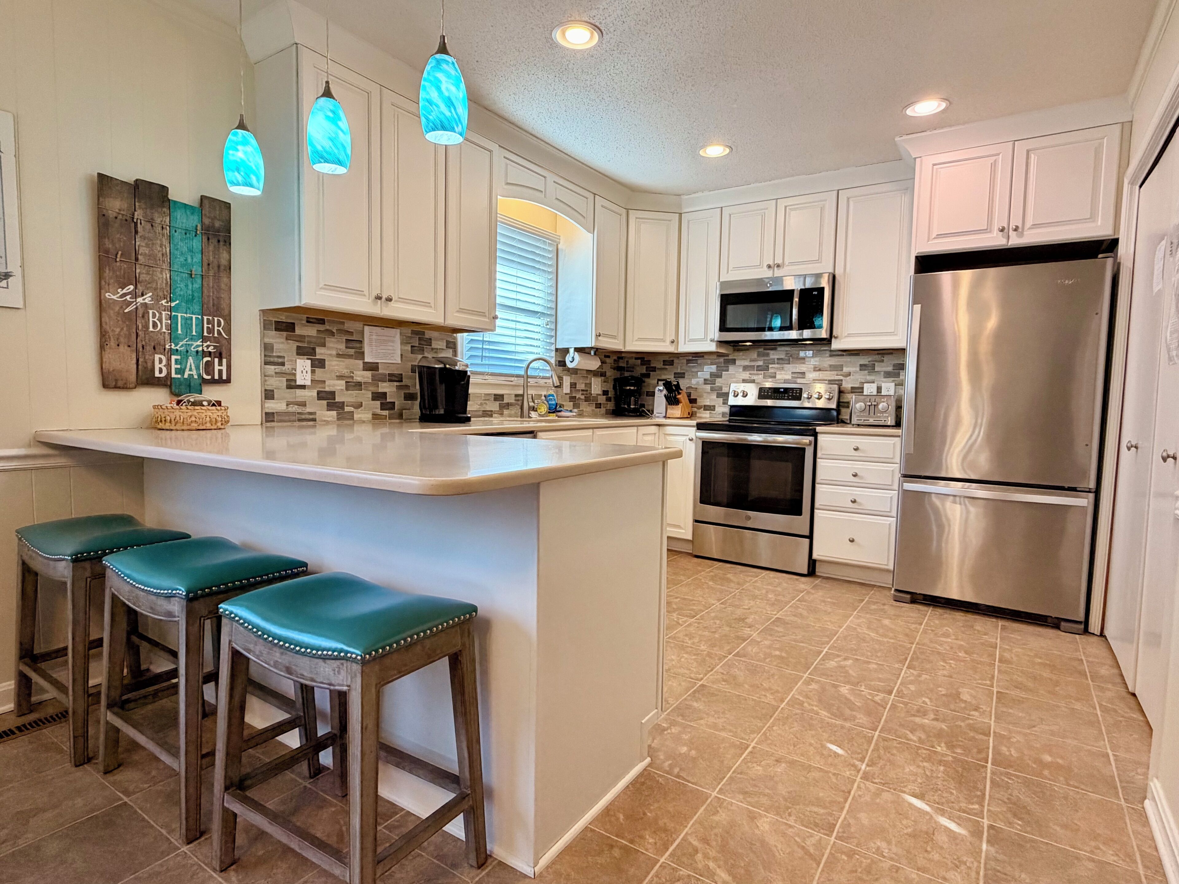 Kjøleskap, mikrobølgeovn, ovn og kokeplater