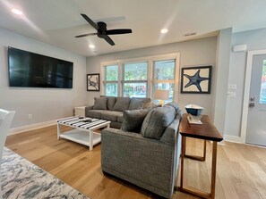 Smart TV, books - ALL BRAND NEW in 2ND OCEAN BLOCK - 43 Maryland Ave (Rehoboth Beach)