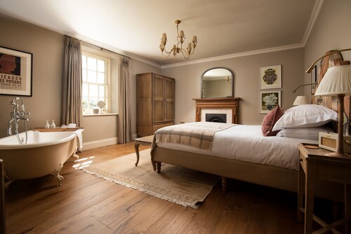 The Old Rectory - sleeping 12 guests in 6 bedrooms