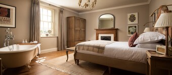 The Old Rectory - sleeping 12 guests in 6 bedrooms