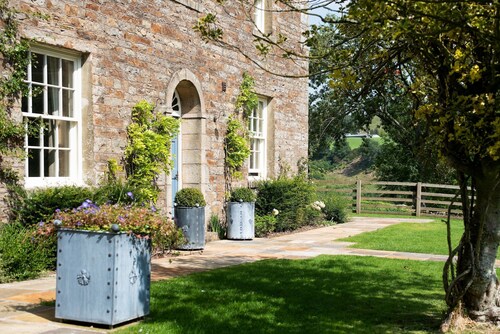 The Old Rectory - sleeping 12 guests in 6 bedrooms