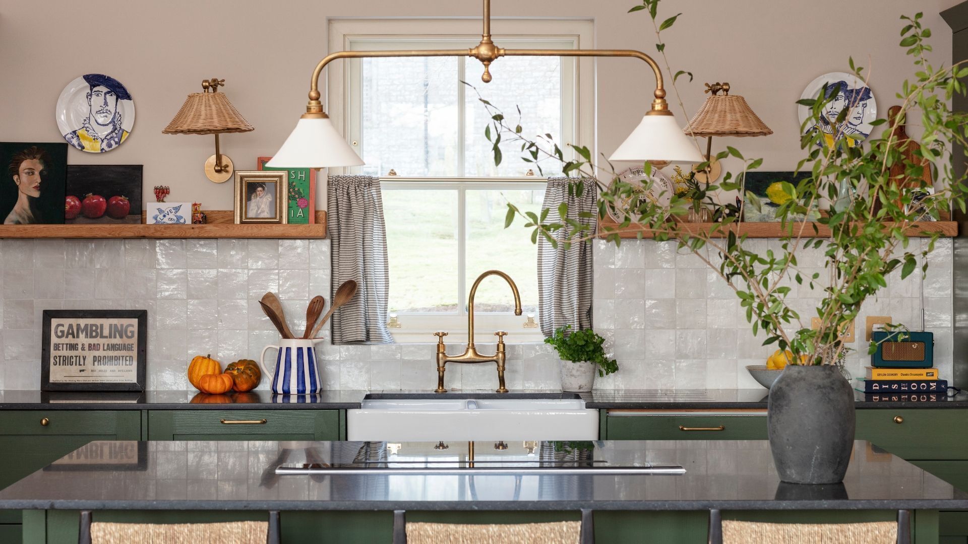 Kühlschrank, Geschirrspüler, Hochstuhl, Kochgeschirr/Geschirr/Besteck