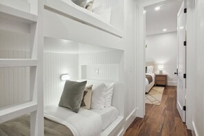 9 bedrooms, desk, iron/ironing board, travel cot