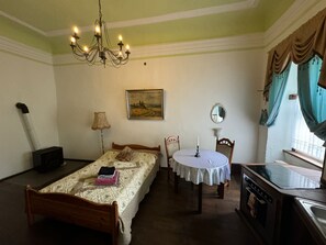 1 bedroom, bed sheets