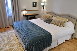 3 chambres, fer et planche à repasser, Wi-Fi, draps fournis