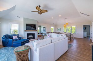 TV - C7020 Shore-ly Blessed. Pool, Hot Tub, Ocean Views, Pets Allowed! (Corolla)