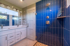 Shower, towels - Shore-ly Blessed - Corolla, Whalehead, Beach 900 Ft, Pool, Hot Tub, Ocean View, Pets, Dog Run Area (Corolla)