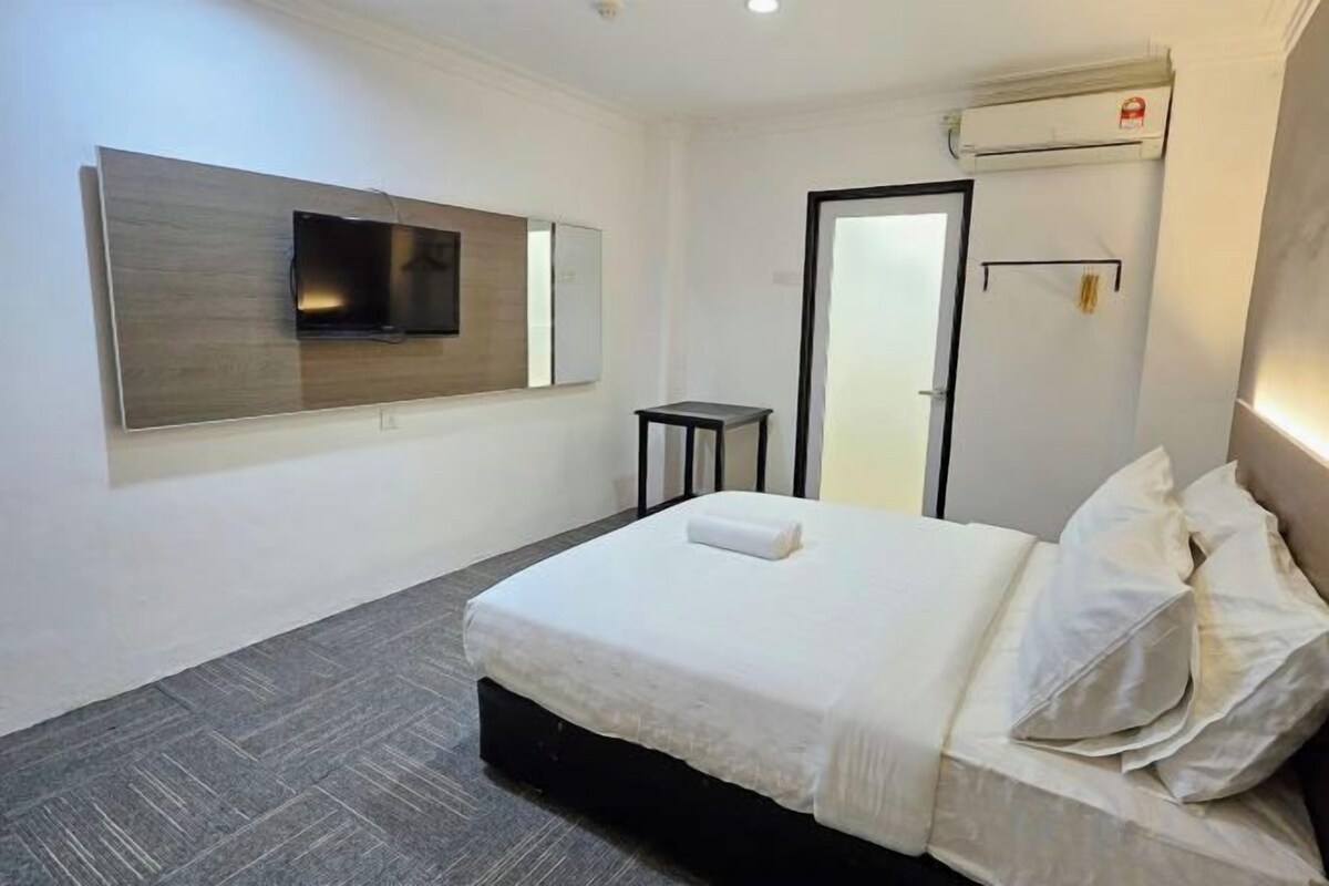 Desk, iron/ironing board (on request), WiFi (free), bed sheets