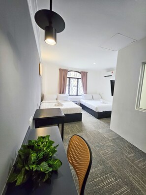 Family Single Room | Desk, iron/ironing board, free WiFi, bed sheets - Luna Hotel by Moonknight (George Town)