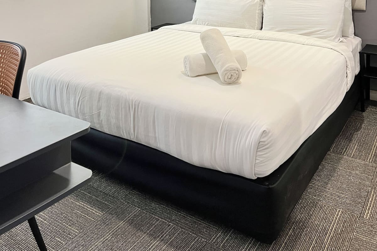 Quarto casal | 1 quarto, escrivaninha, ferros/tábuas de passar roupa, Wi-Fi de cortesia