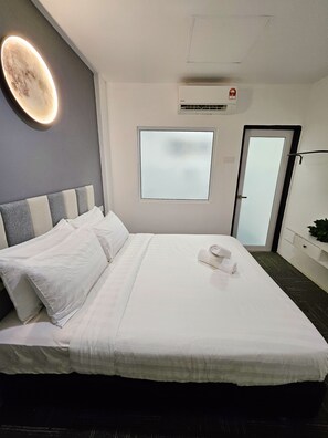 Standard Double Room | Desk, iron/ironing board, free WiFi, bed sheets - Luna Hotel by Moonknight (George Town)