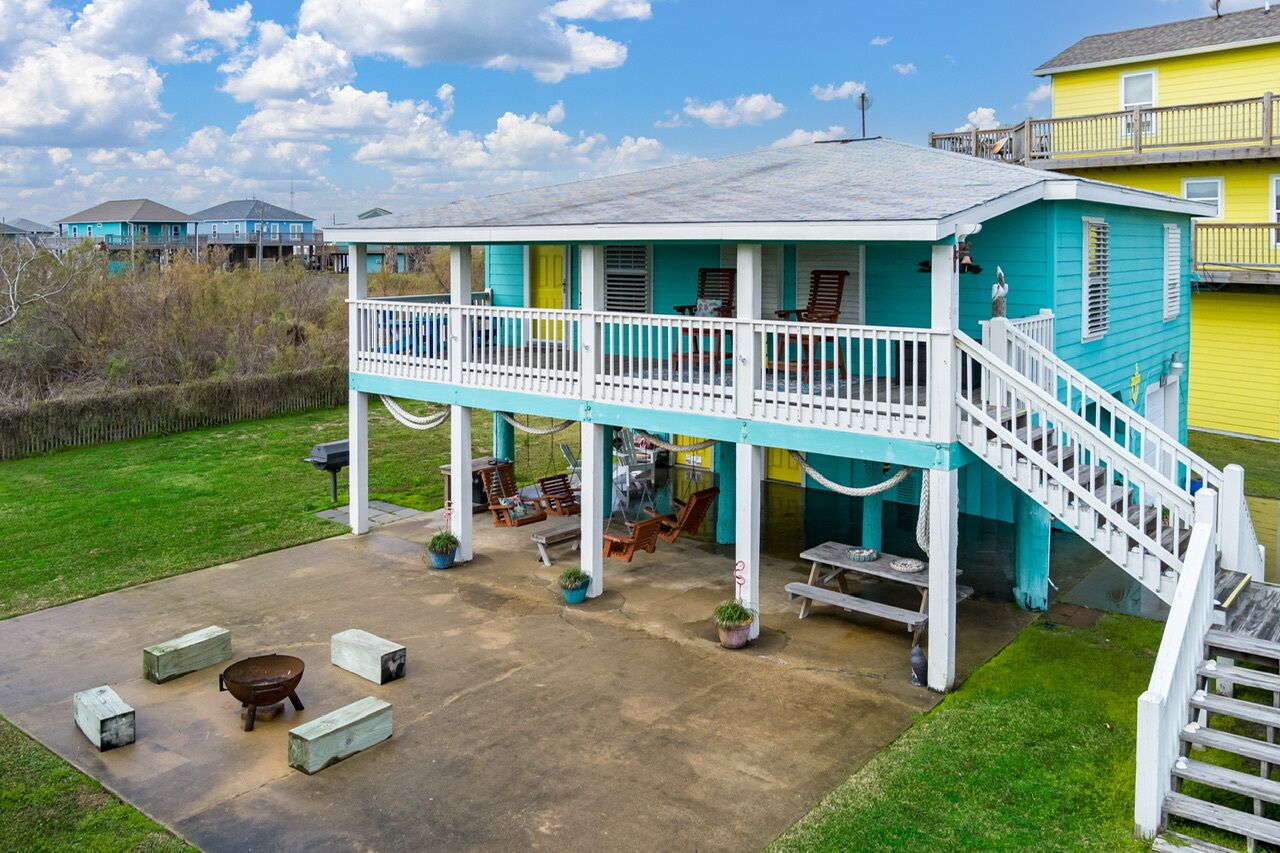 Sea Level - is an adorable two bedroom beach house!