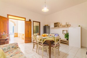 Standard Apartment, Multiple Bedrooms (Casa Lory 1 Cosy near the Sea) | Dining - Casa Lory 1 near the sea (Nardò)