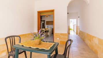 Standard Apartment, 3 Bedrooms, Microwave (Casa Lory 1 Cosy near the Sea) | Dining