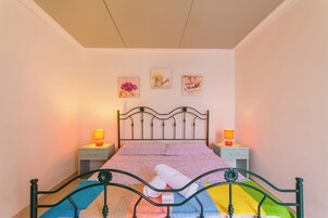 Apartamento standard, vários quartos (Casa Lory 1 Cosy near the Sea) | 3 quartos, Wi-Fi de cortesia, roupa de cama
