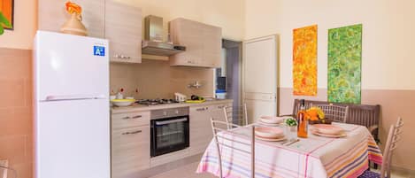 Standard Apartment, Multiple Bedrooms (Casa Lory 2 Cosy near the sea) | Private kitchen