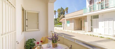 Standard-Apartment, Mehrere Schlafzimmer (Casa Lory 2 Cosy near the sea) | Speisen im Freien