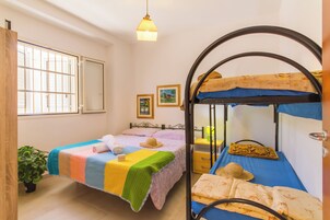 Apartamento standard, vários quartos (Casa Lory 3 Cozy and near the Sea) | 1 quarto, Wi-Fi de cortesia, roupa de cama