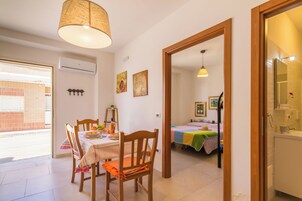 Apartamento standard, vários quartos (Casa Lory 3 Cozy and near the Sea) | Opções para refeição