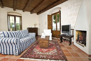Standard-Villa, Mehrere Schlafzimmer, Bergseite (Villa Iris) | Wohnbereich