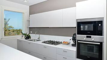 Villa Standard, camere multiple, lato montagna (Villa Ficus) | Cucina privata | Frigorifero, microonde, forno, piano cottura