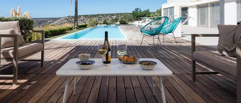 Villa Standard, 4 chambres, four à micro-ondes, côté montagne (Villa Ficus) | Piscine | Piscine extérieure