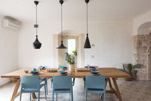Standard Villa, 5 Bedrooms, Microwave, Mountainside (Villa Sorbo) | Tempat makan