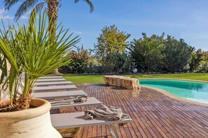 Unclassified image, 4 of 41, button