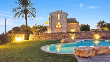 Villa Standard, 5 camere da letto, microonde, lato montagna (Villa Sorbo) | Piscina | Piscina all'aperto
